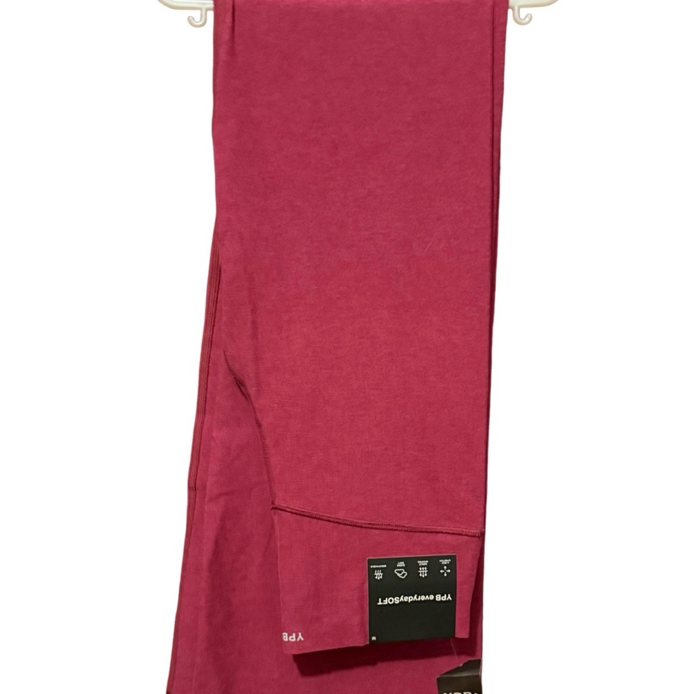Abercrombie & Fitch Everyday soft flare leggings in deep red - Picture 3 of 3